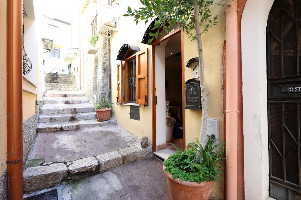 Porta Catania & Duomo Cozy Apartment Taormina Exterior foto